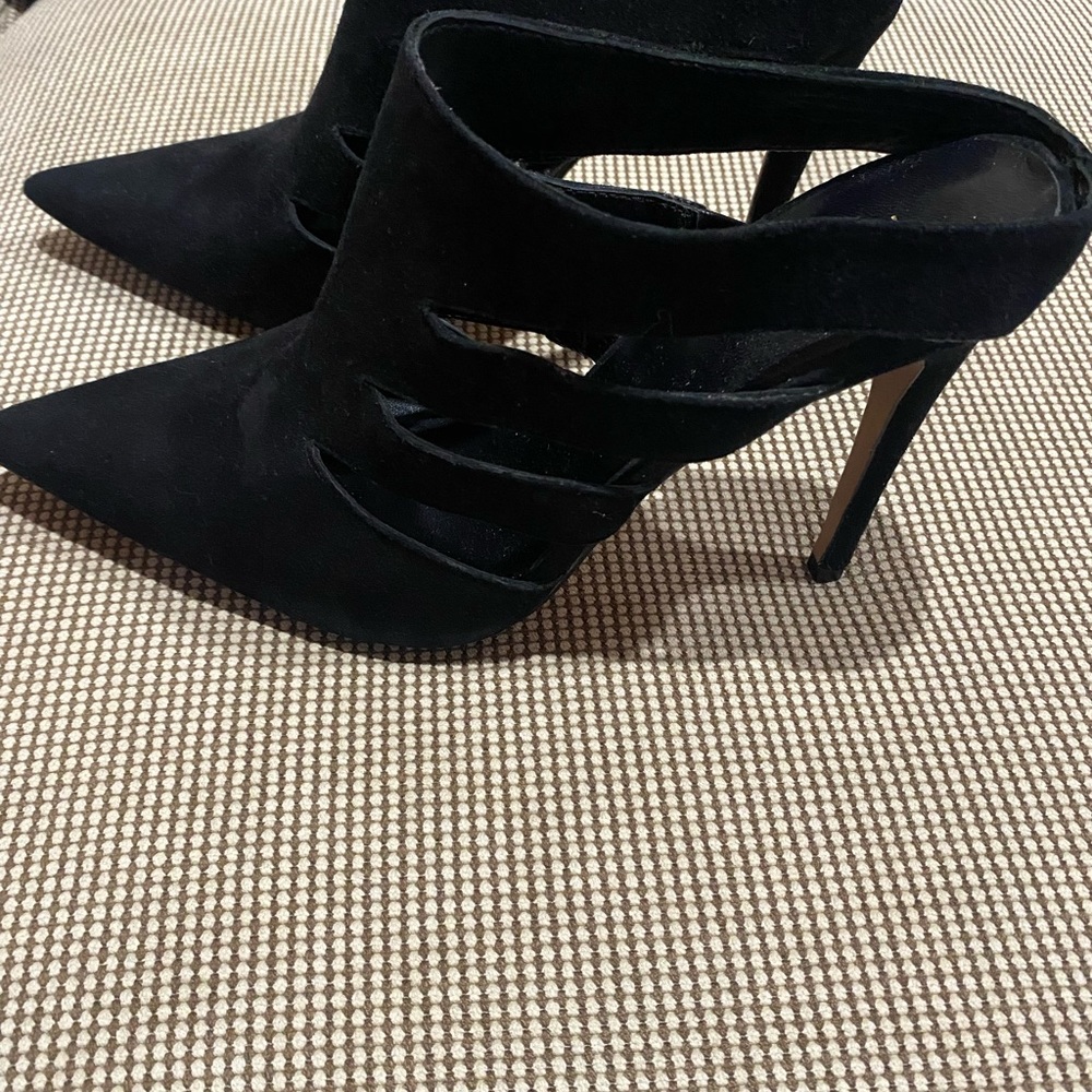 🖤▪️🖤RAYE THE LABEL CUT OUT BLACK POINTED TOE MULE🖤▪️🖤